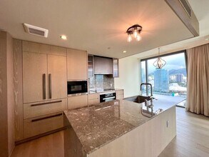 Building Photo - Koula: New 2 Bed, 2 Bath Condo with 1 Park...