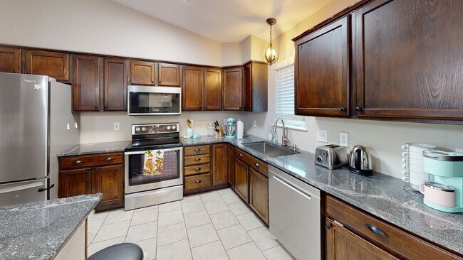 Building Photo - Available Now! Modern 3bed 2bath Home with Garage in North Pole