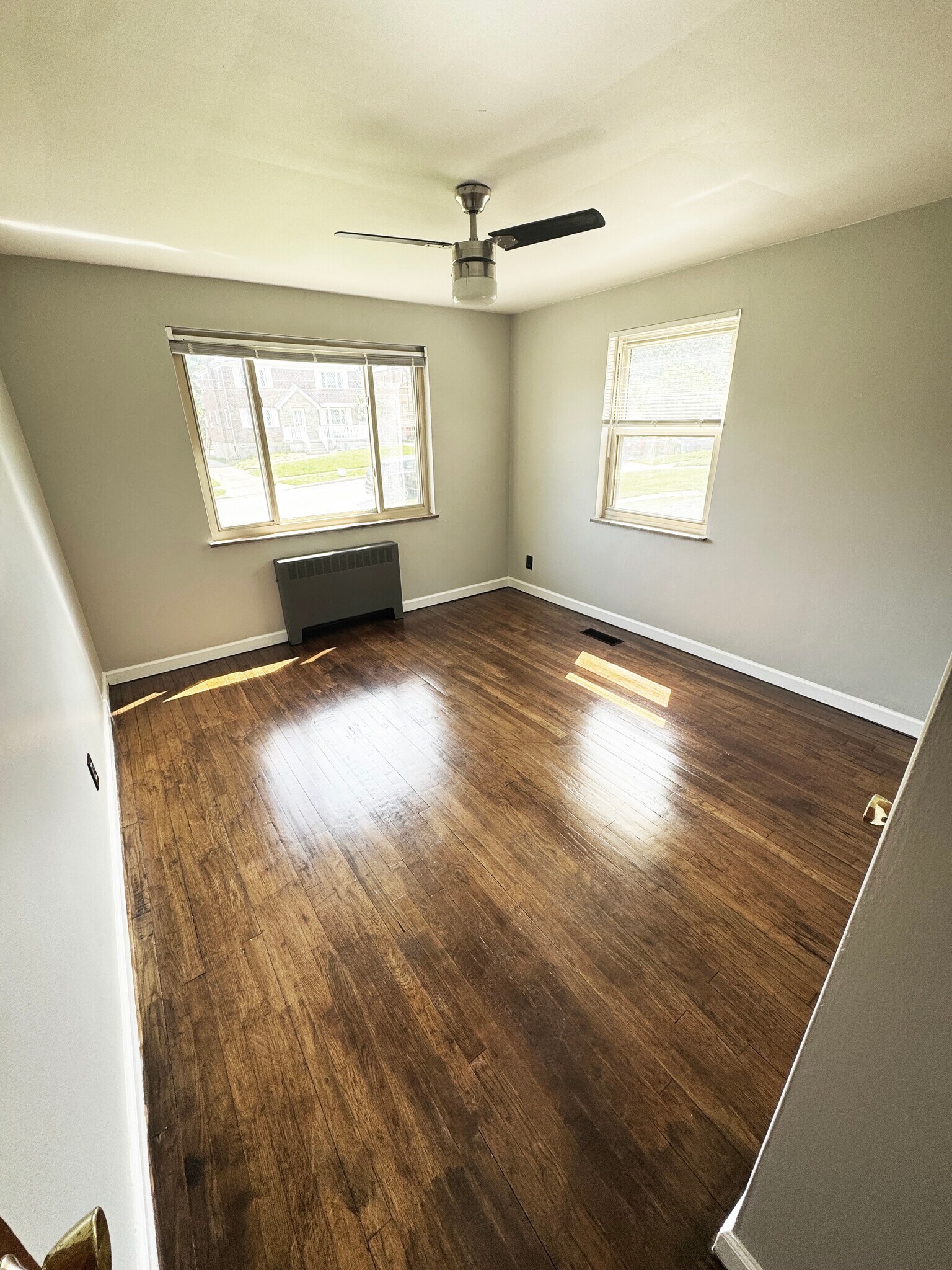 Building Photo - 4216 Applegate Ave