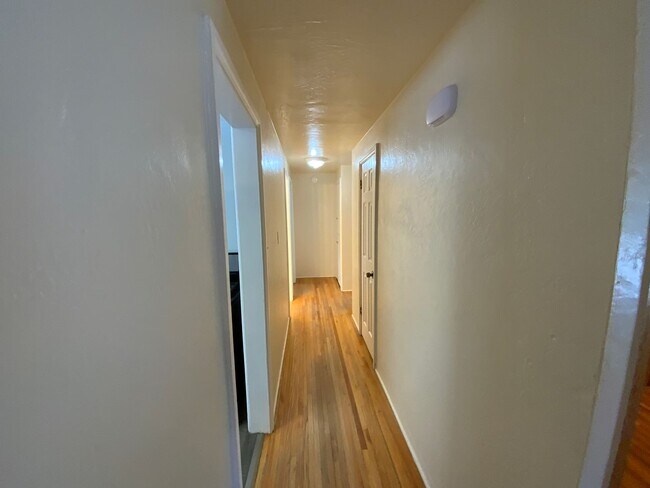 Building Photo - 3 Bedroom Single Story Home Available Near...
