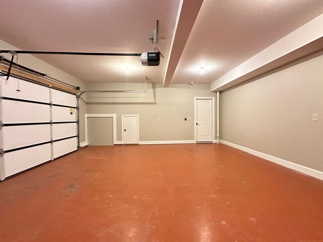 Building Photo - 1093 Henry Pl Blvd