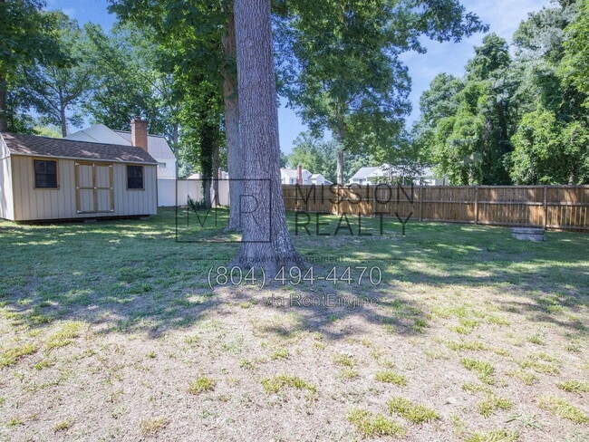Building Photo - 7750 Robinwood Dr