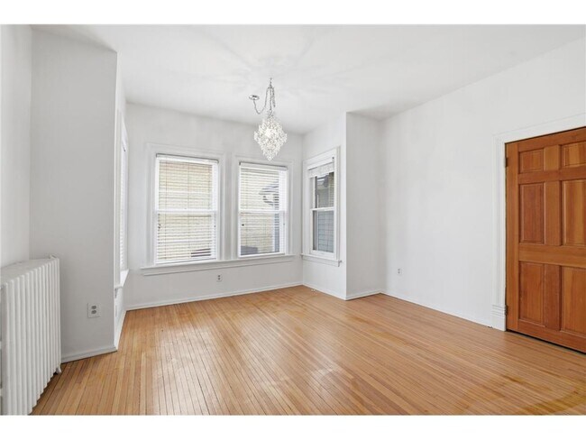 Building Photo - 546 Ashland Ave