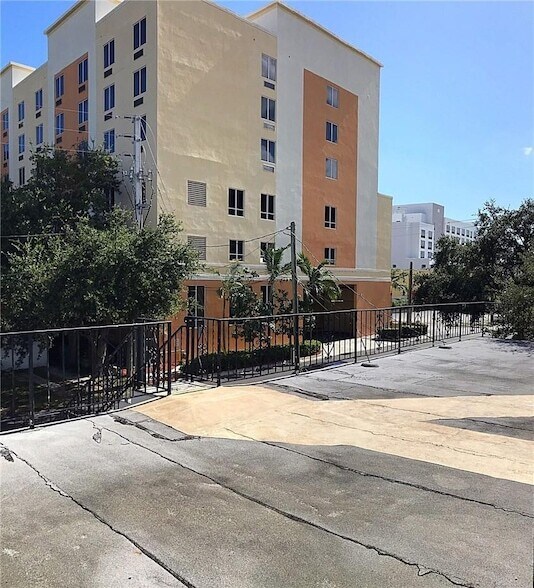 Building Photo - 209 NW 1st Ave