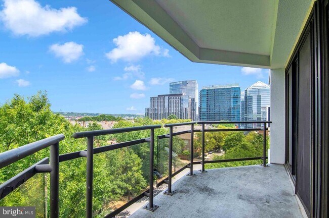 Building Photo - 1530 Key Blvd