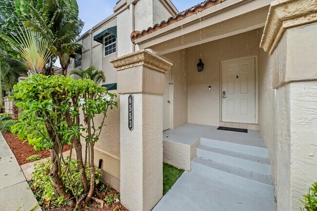 Building Photo - 6553 Via Regina