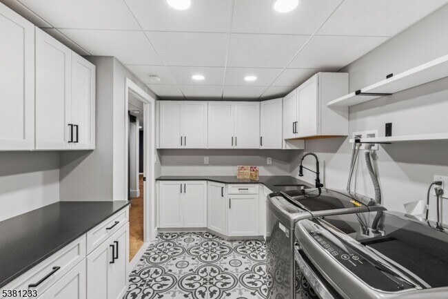 Building Photo - 15 Faxon Dr