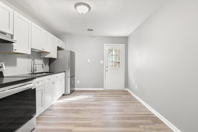 Building Photo - 2600 Mallard Ct