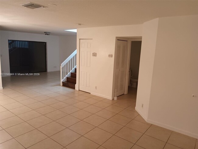 Building Photo - 9073 Vineyard Lake Dr