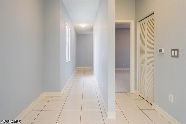 Building Photo - 700 Luisa Ln