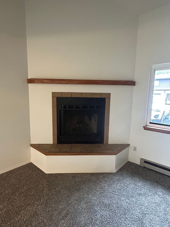 Building Photo - Village Seven Newly Updated All Electric $1500/Month 1 Bed/ 1 Bath Townhome