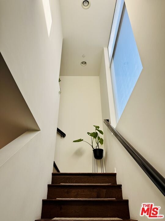 Building Photo - 2528 Via Artis