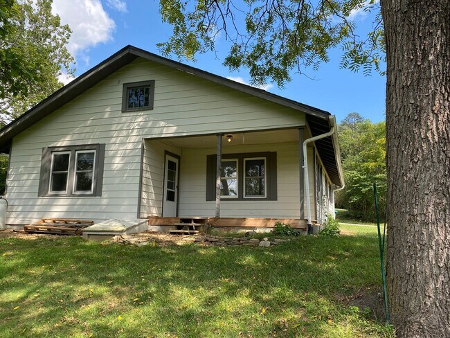 Building Photo - 40 Little Knob Rd