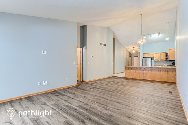 Building Photo - 12375 Walnut Dr
