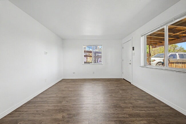 Building Photo - Garden Level 2 bedroom/1 bath for rent in Denver