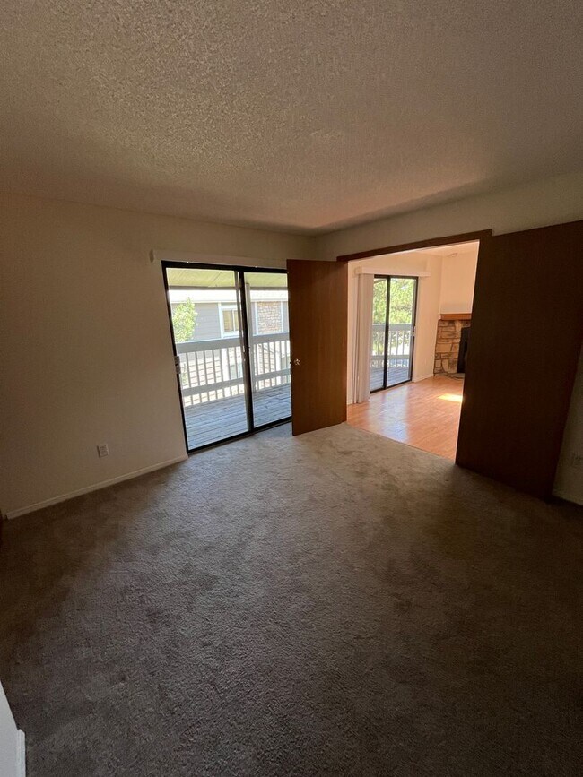 Building Photo - 3 Bed 2 Bath Updated Unit in Robinwood