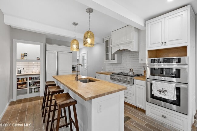 Building Photo - 10 Marion Pl