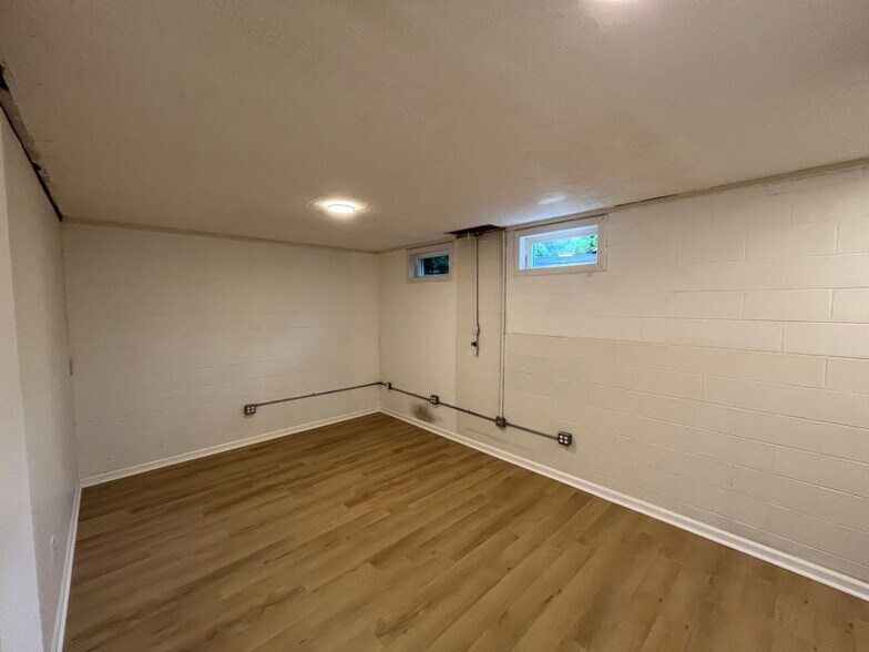 Building Photo - 122 Greenbrier Dr