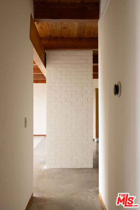 Building Photo - 2020 Mayview Dr