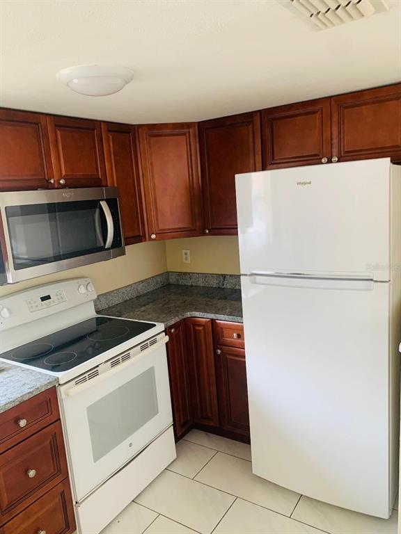 Building Photo - 2480 Chestnut Woods Dr