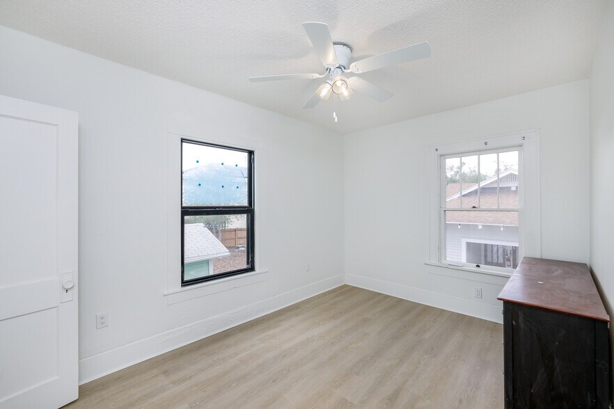 Building Photo - 618 7th Ave N