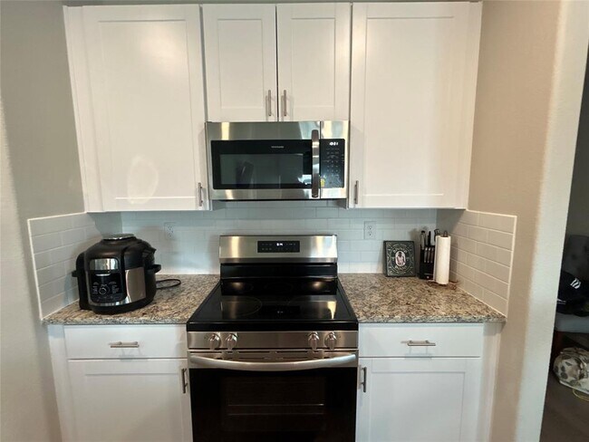 Building Photo - 603 Levine Ct