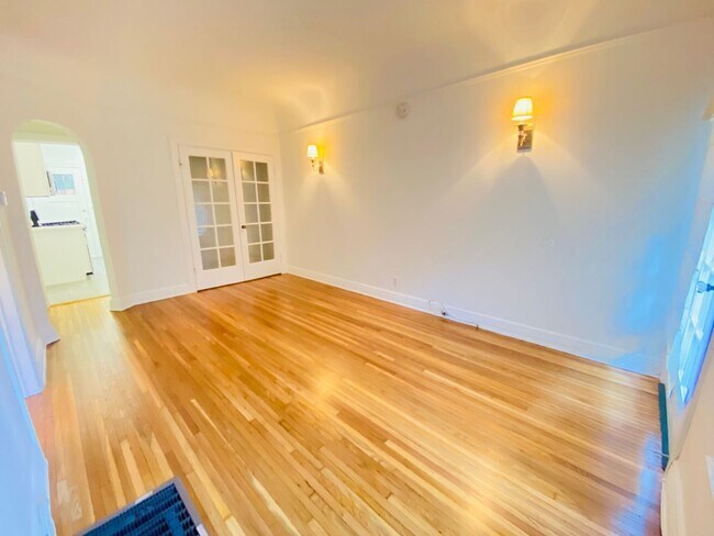 Interior Photo - 1002-1012 1/2 N. Sweetzer Ave.