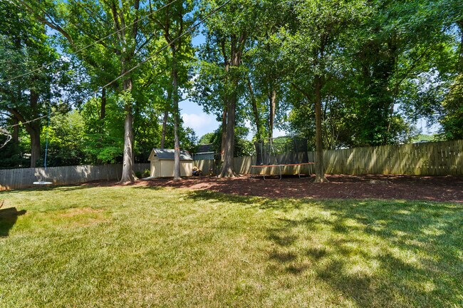 Building Photo - 614 Ellsworth Rd