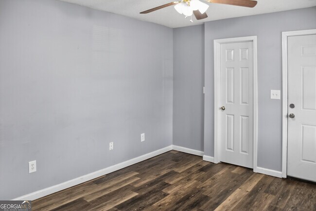 Building Photo - 1961 Karen Cir