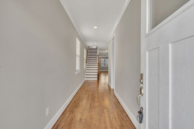Building Photo - 4 BR with amenities in The Nations~