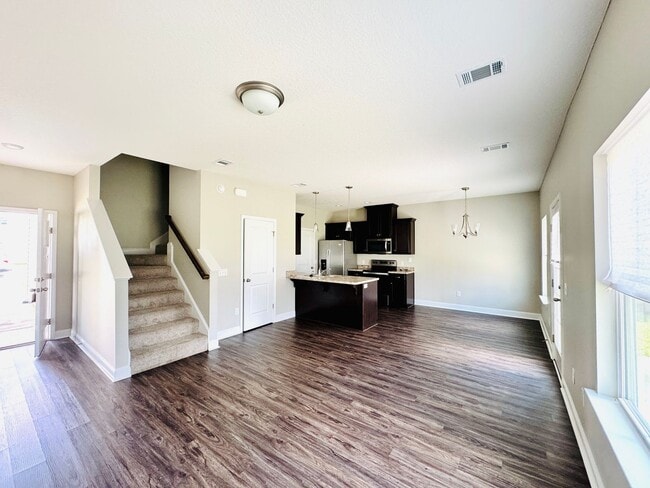 Building Photo - BEAUTIFUL 3 BED/2 BATH HOME IN GRIFFIN PARK!