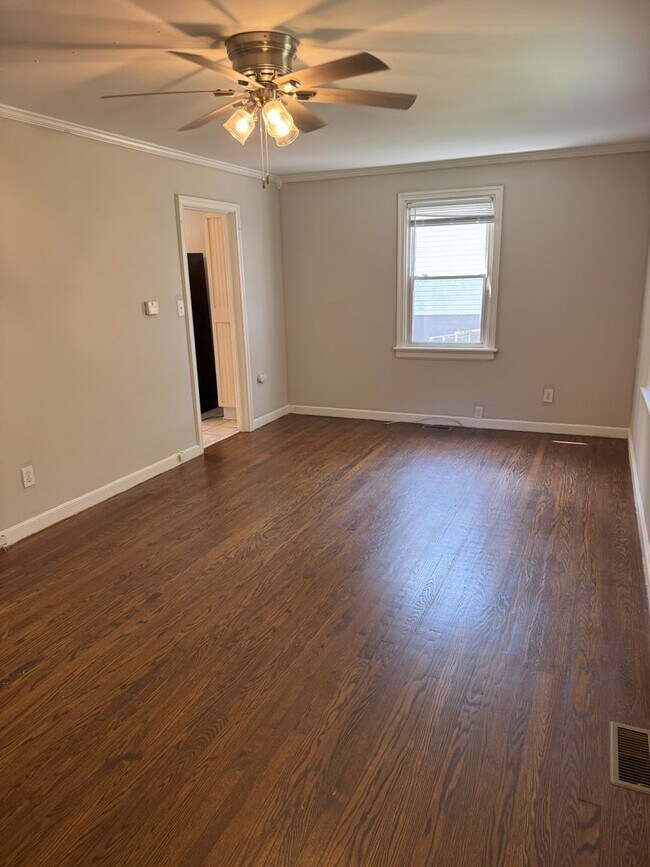 Building Photo - Near West End 3 bed Rancher ready for you!