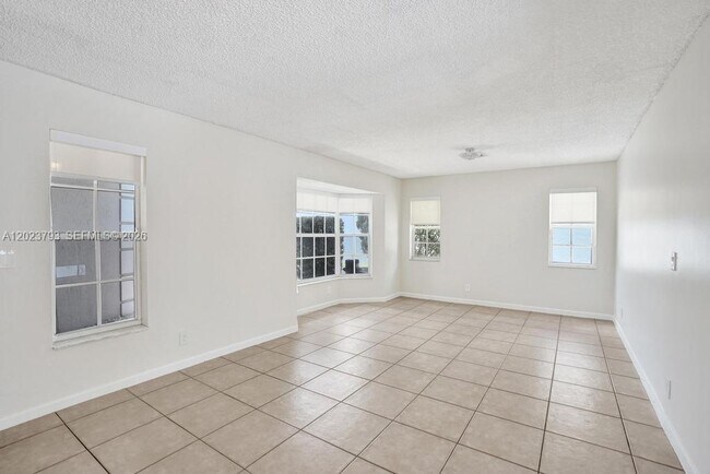 Building Photo - 21461 Sawmill Ct