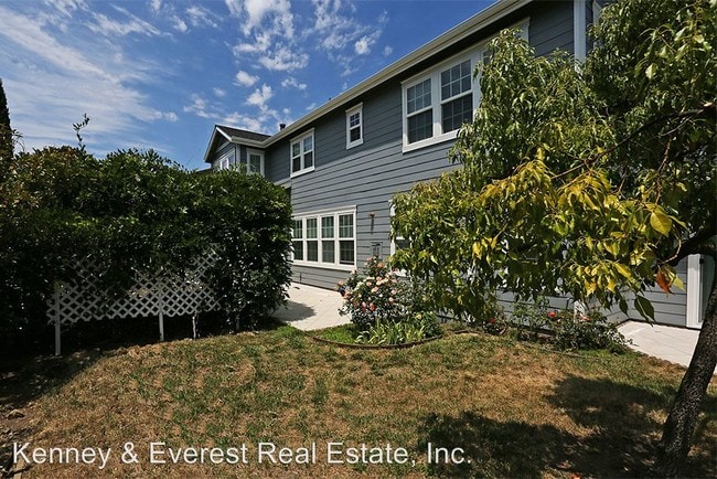 Building Photo - 3 br, 3.5 bath House - 11 West Barberry Place