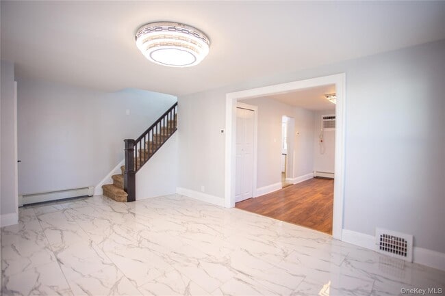 Building Photo - 1261 Waverly St