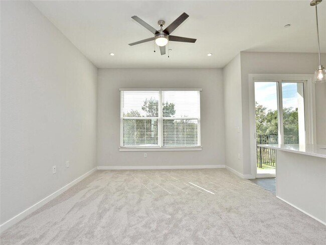 Building Photo - 12001 Vista Parke Dr