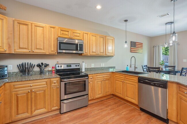Building Photo - 406 Arbor Lake Dr