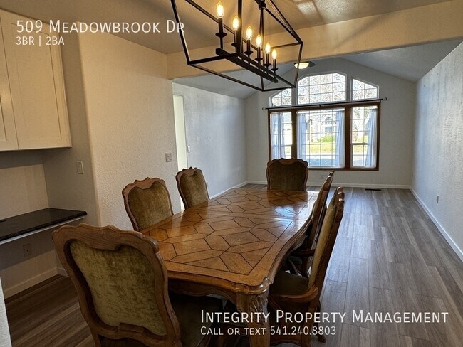 Building Photo - 509 Meadowbrook Dr