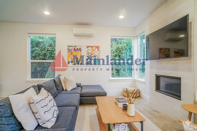 Building Photo - Modern Living in the Heart of Richmond, Just Blocks from Division Street This Home will not last ...