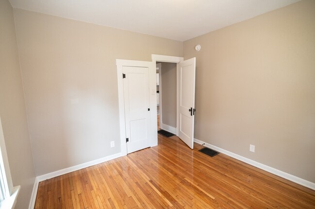 Building Photo - 1305 Cottage Ln