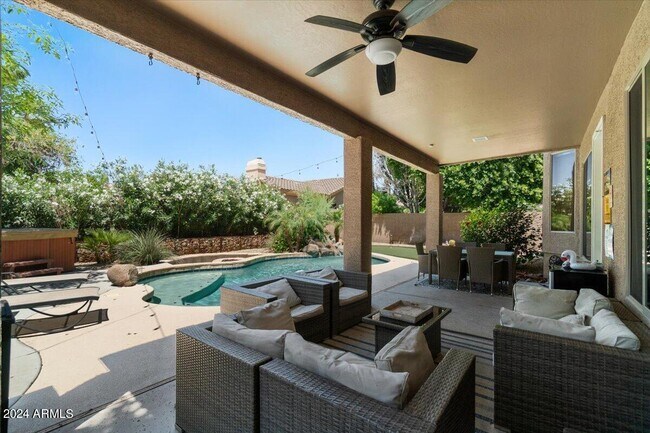 Building Photo - 5512 E Campo Bello Dr