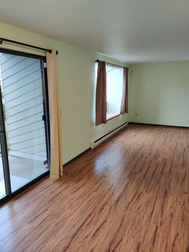 Building Photo - Beautiful 2 bedrooms 1.5 Bath