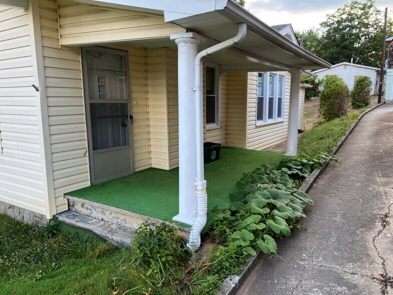 Building Photo - 60 Pulliam St