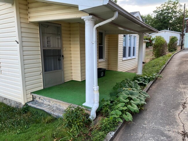 Building Photo - 60 Pulliam St