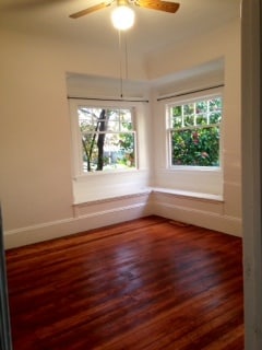Living room with corner storage seats - 1652 RUSSELL ST
