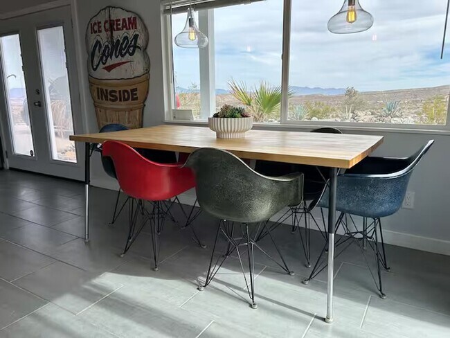 Building Photo - GORGEOUS 2 BED 2 BATH HOME WITH 1 BED 1 BA...