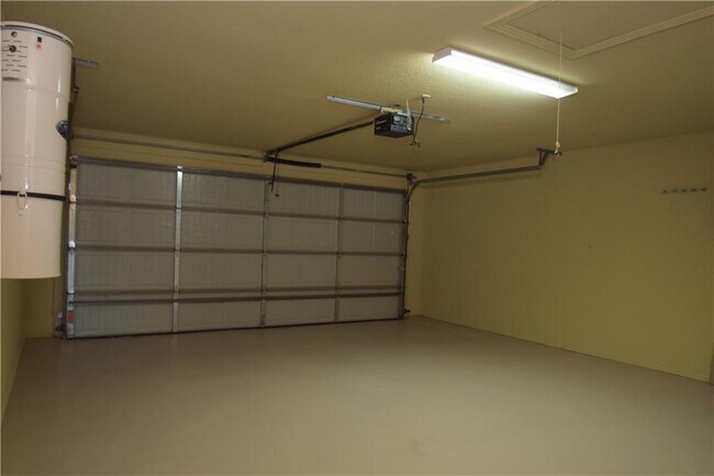 Building Photo - 3902 SW Flatrock Ave