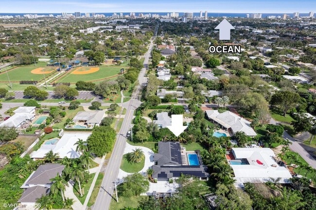 Building Photo - 600 NE 4th St