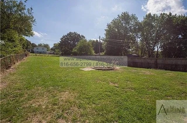 Building Photo - Ranch Home Near Gladstone!