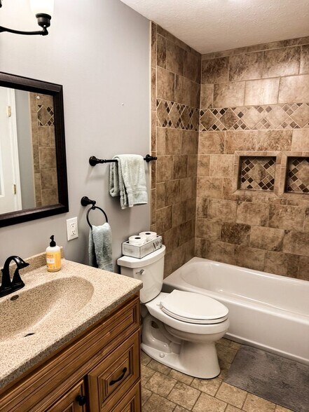 Building Photo - 3641 Fisher Rd